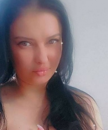 Живу в самом сердце Москвы, где я создаю атмосферу полного расслабления и удовольствия. Мои услуги - это искусство нежности, сексуальности и эротики. Я готова показать тебе все, что способна, и раскрыть весь свой опыт. Позволь себе погрузиться в океан наслаждения и разврата, который я гарантирую тебе. И помни, у меня есть фото и отзывы, которые подтверждают мою великолепность. Отправься в путешествие по интимным фантазиям со мной и итогом будет только удовлетворение и счастливые воспоминания. 💋 Саша